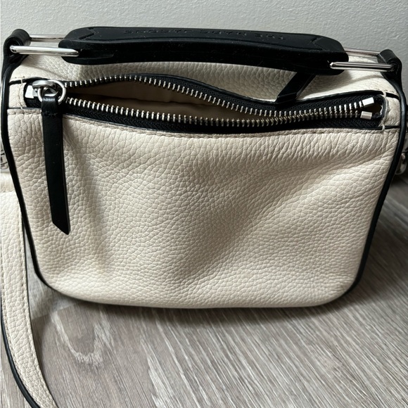 Marc Jacobs soft box 20 cross body in Ivory. - Picture 3 of 9